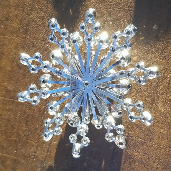 Vintage Large Domed Starburst Rhinestone Brooch with Rivet Back - Picture 8 of 8
